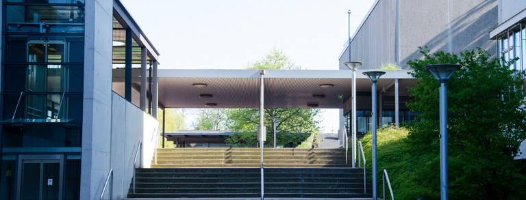 Treppen am Campus Süd in der nähe vom Pförtnerhaus.