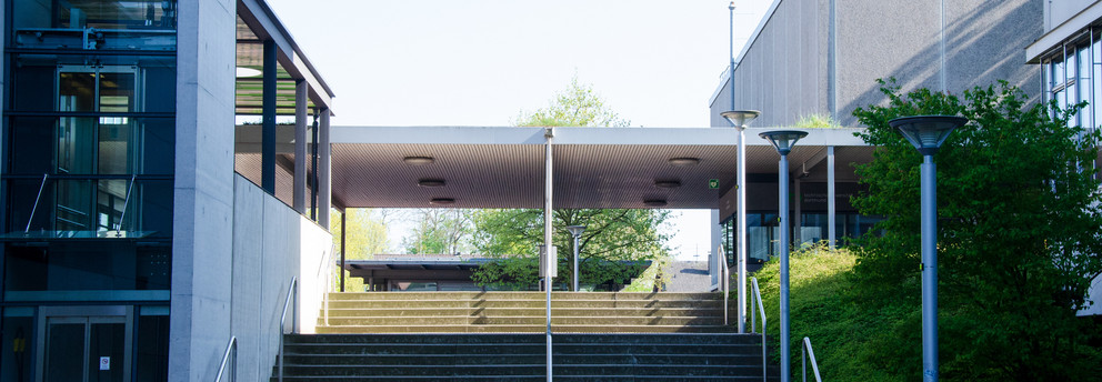 Treppen am Campus Süd in der nähe vom Pförtnerhaus.