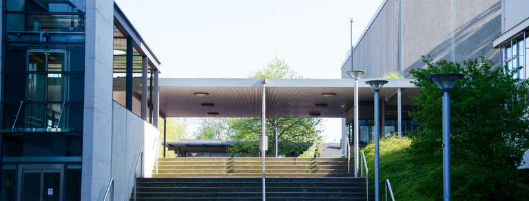 Treppen am Campus Süd in der nähe vom Pförtnerhaus.