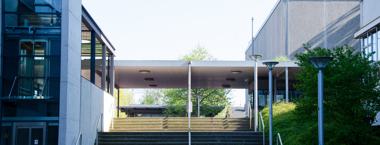 Treppen am Campus Süd in der nähe vom Pförtnerhaus.