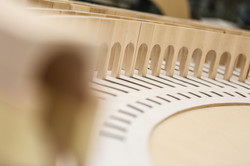 Nahaufnahme eines Holzmodells Nahaufnahme eines in der Modellbauwerkstatt gefertigten Holzmodells